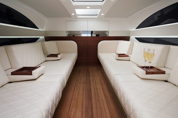 7088 Limotender pho interior 1