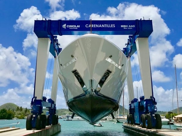 Carenantilles travelift in use cropped