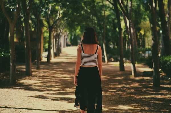 woman traveller walking Pixabay